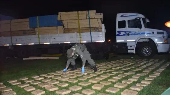 Secuestro de 244 Kg de droga en Entre Ríos: el camión venía a San Juan ¿la marihuana también?