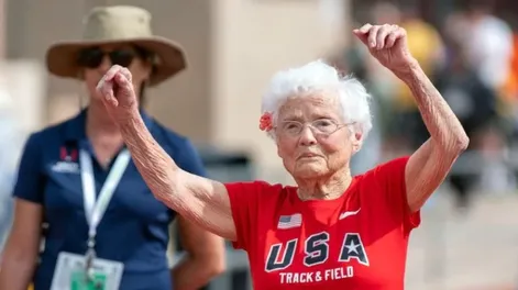 Una mujer de 105 años corrió 100 metros y estableció un récord mundial