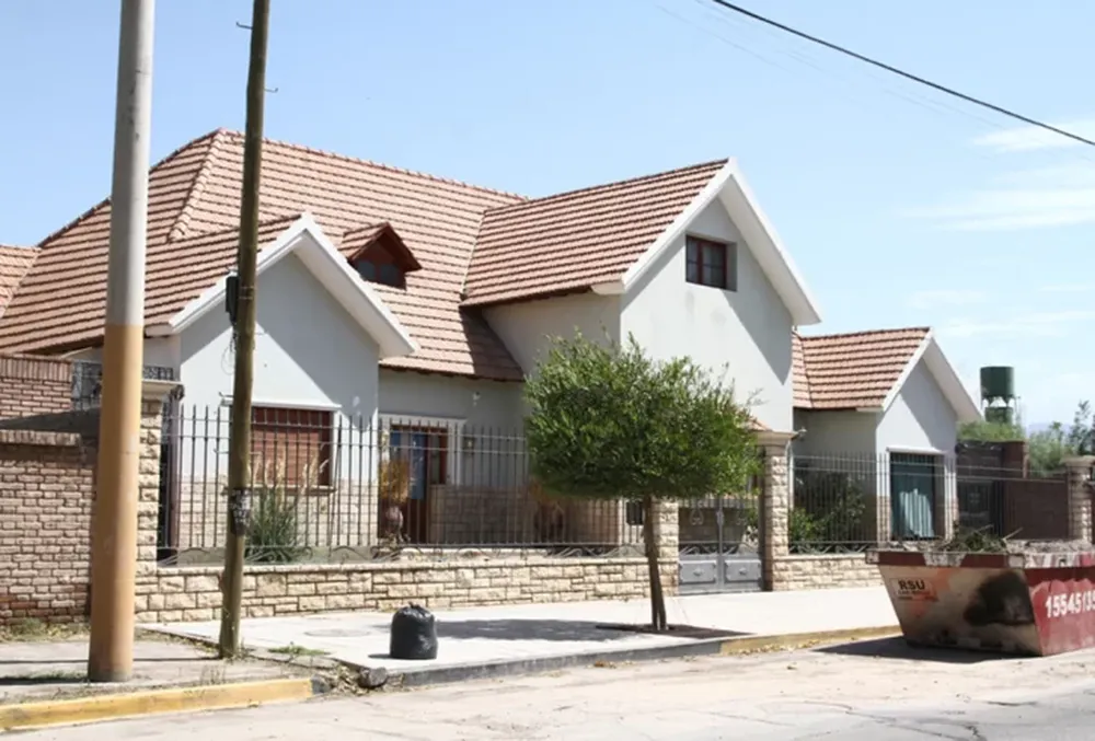 Encañonan a 6 en una casa, los encierran en una pieza y les roban más de $4,5 millones