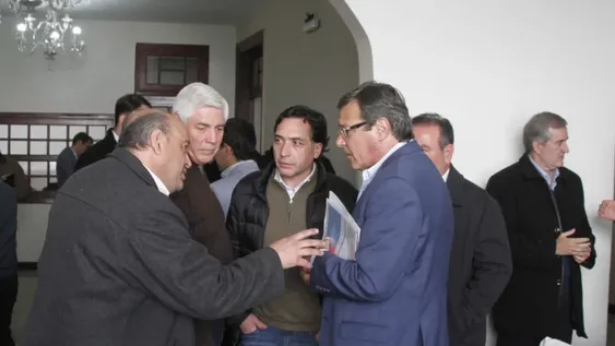 Uñac habló de adecuar currículas para cubrir la demanda laboral privada
