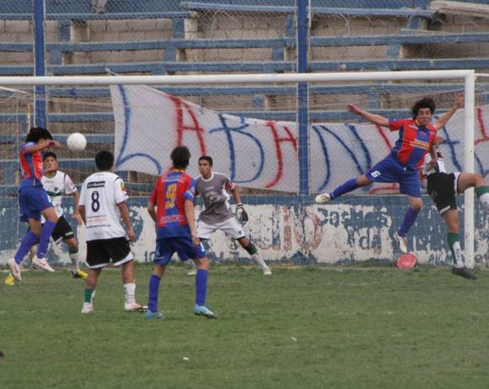 San Damián no se  entrega y da pelea