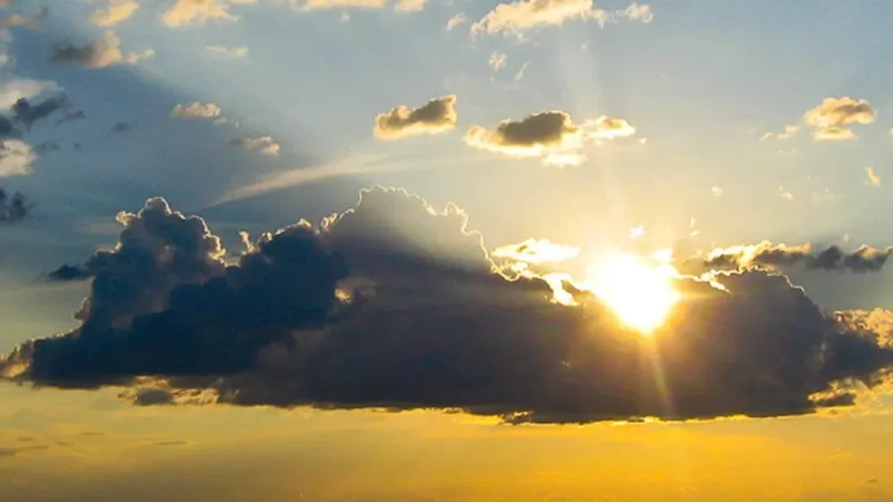 El lunes arranca con buen tiempo, pero con fuerte  viento Sur por la tarde