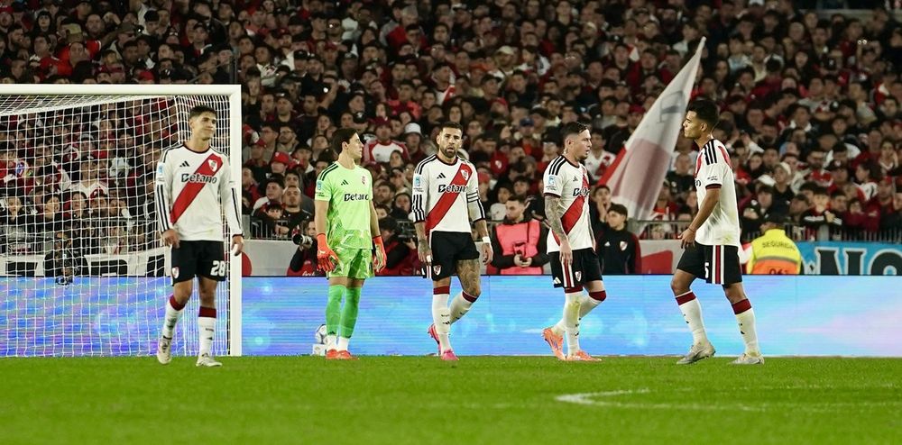 Desconcierto. River vive una pesadilla y Coudet entró en la zona de cero tolerancia.