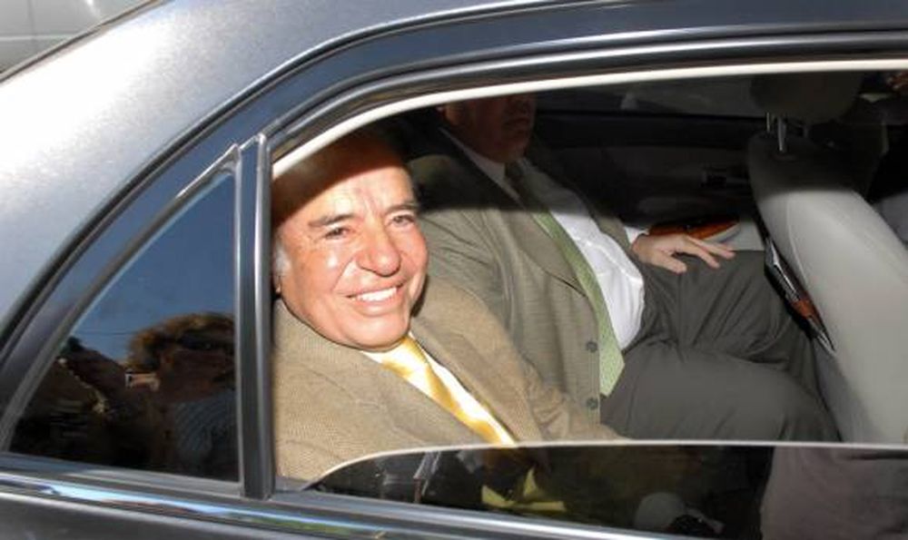 Menem quedó en el ojo de la tormenta