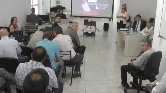 Desde el lunes, los frentes contarán con 3 días para tener sus modelos de votos