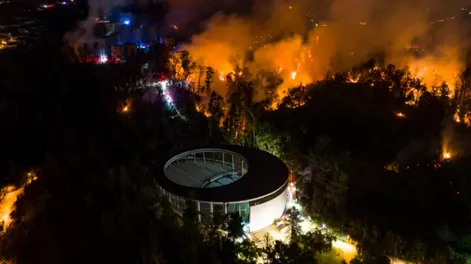 Dos muertos y 400 viviendas afectadas por un voraz incendio en Viña del Mar