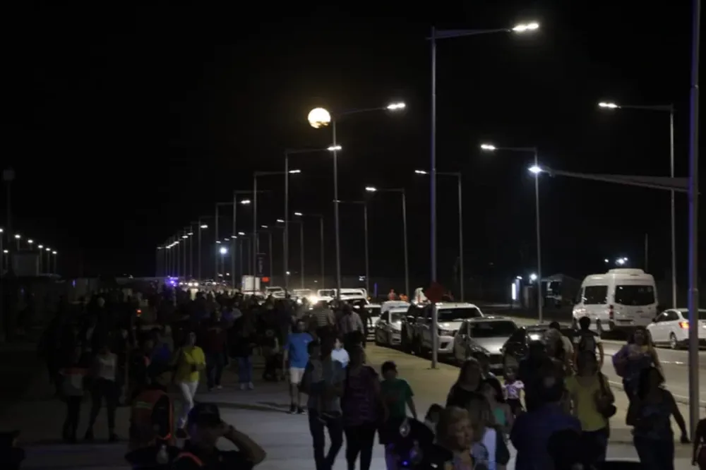 La gente copó el predio Costanera en la primera noche