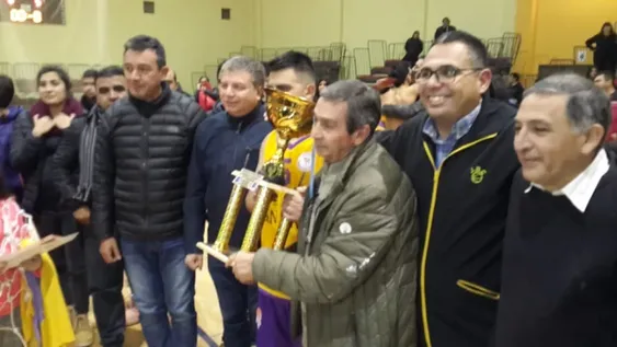 Jáchal gritó tricampeón en la despedida de Claudio Manrique
