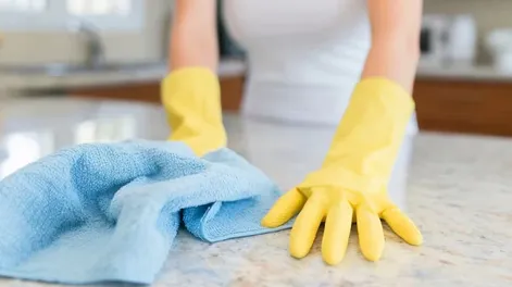 Borrador de la reforma laboral: qué cambia para empleadas domésticas y personal de delivery