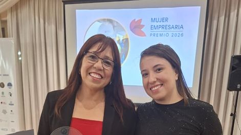 Edith Flores (a la izquierda) junto a Lucía Valero