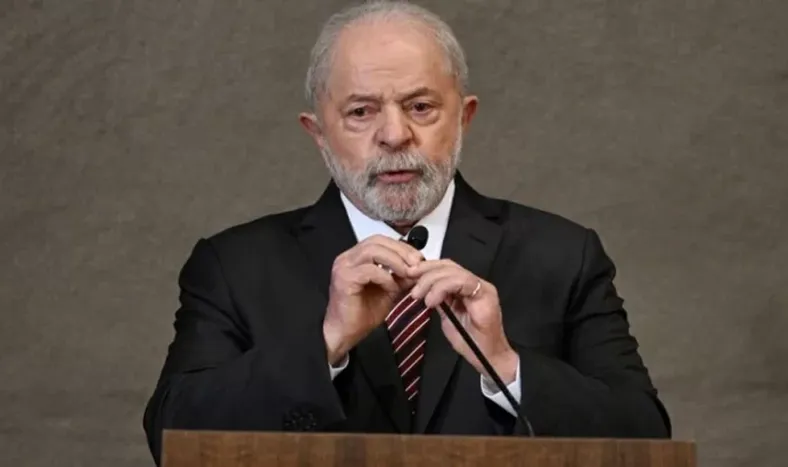 Lula tiene neumonía leve y está en reposo