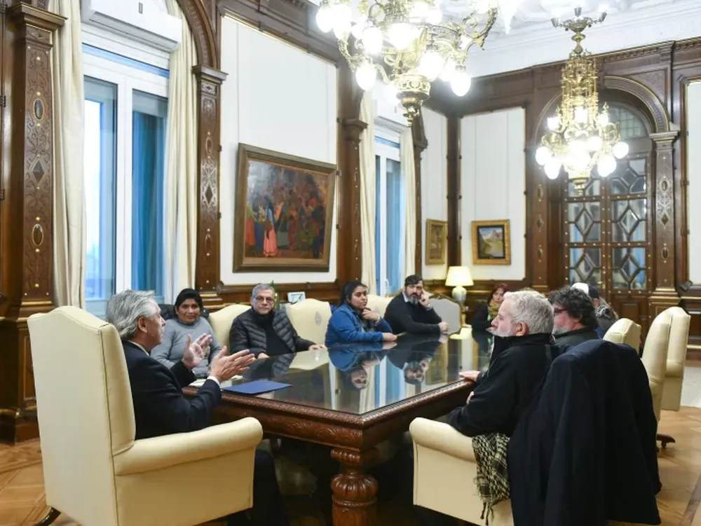 El Presidente se reunió con organizaciones sociales y se solidarizó por allanamientos