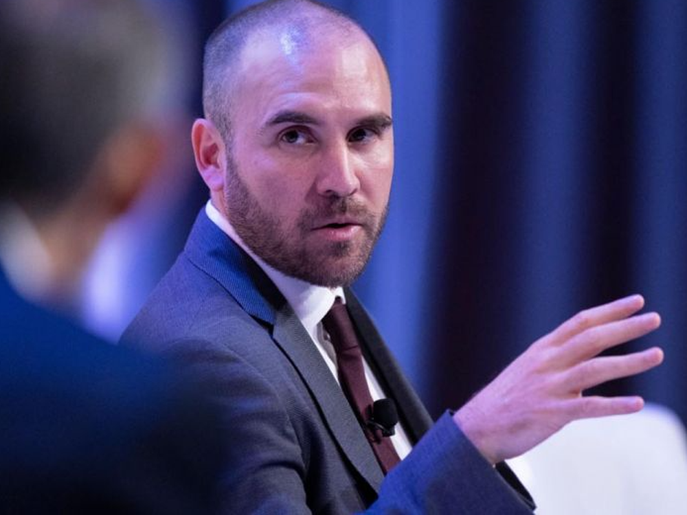 Guzmán viaja para negociar la deuda de u$s2.400 millones con el Club de París