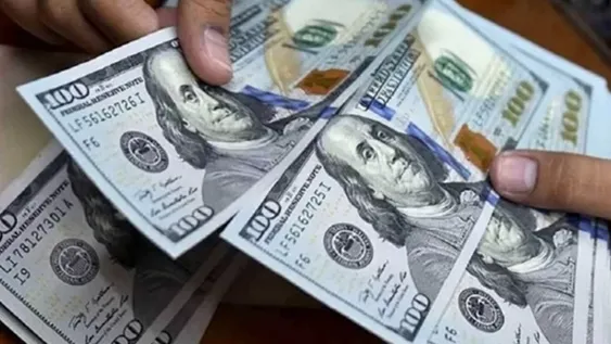 El dólar marcó una suba de $7 y se vendió a $165