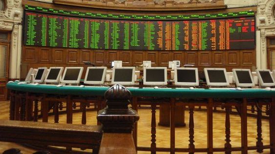 Bolsa de Santiago se desploma y el dólar sube tras elección de Boric