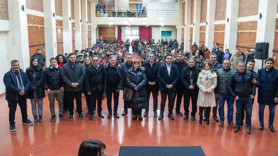 Las autoridades municipales de Rawson y la UOCRA firmaron el convenio.