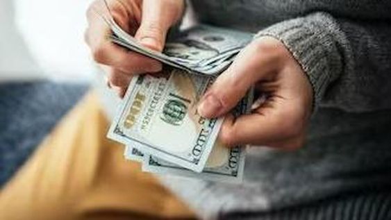 Al galope, el dólar blue superó la barrera de los $600 en el país