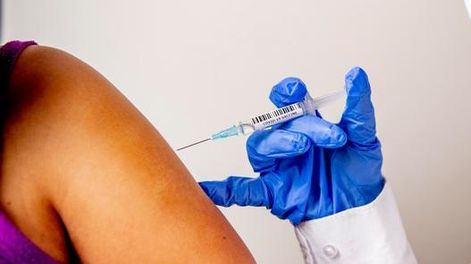 España autorizó la 3ra dosis de la vacuna contra el coronavirus a los mayores de 70 años