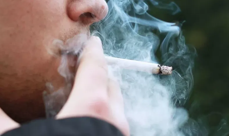 La mitad de los fumadores intenta dejar, pero sin apoyo profesional solo un 4% lo logra
