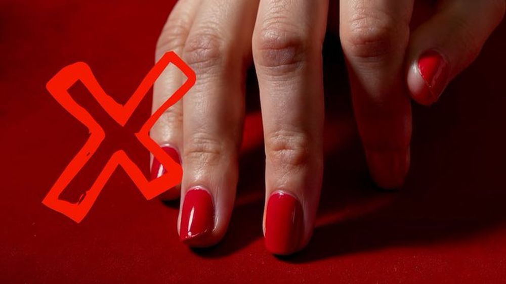 Estas fiestas cambian de tono: el color de uñas que reemplaza al rojo y al dorado.
