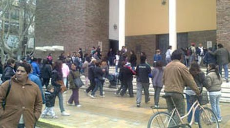 Tomaron la Catedral en reclamo de viviendas