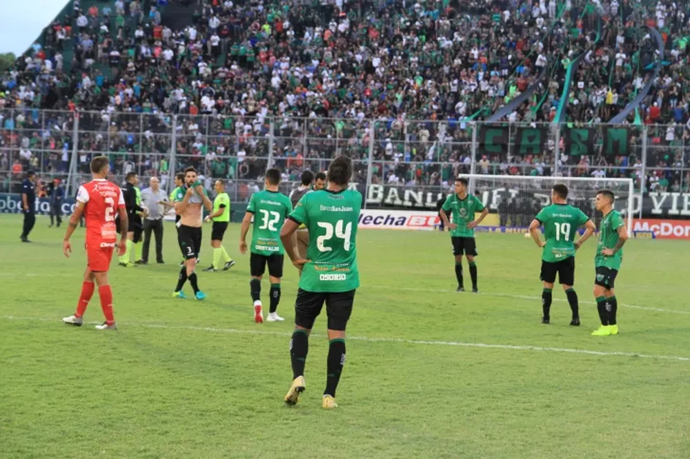 San Martín sufrió una dura derrota ante Argentinos y se hundió en zona de descenso