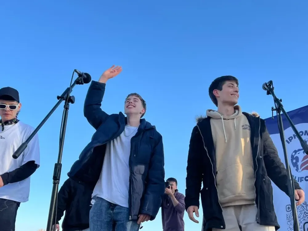 Peter Regalos tuvo revancha en el Parque de Mayo: dos mil personas disfrutaron bajo un fuerte operativo policial