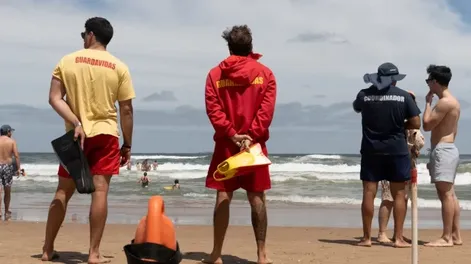 Punta del Este: un turista argentino golpeó a un guardavidas que había rescatado a su hijo