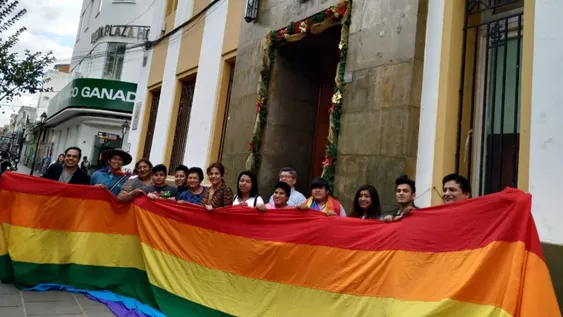 En Bolivia reconocieron, por primera vez, a pareja con mismo sexo