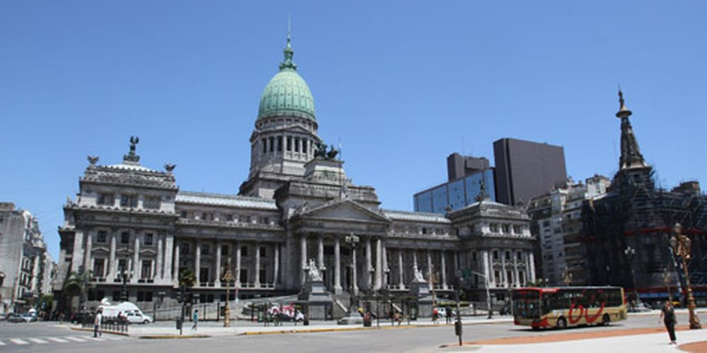 Las negociaciones por el traspaso presidencial continuarán por teléfono