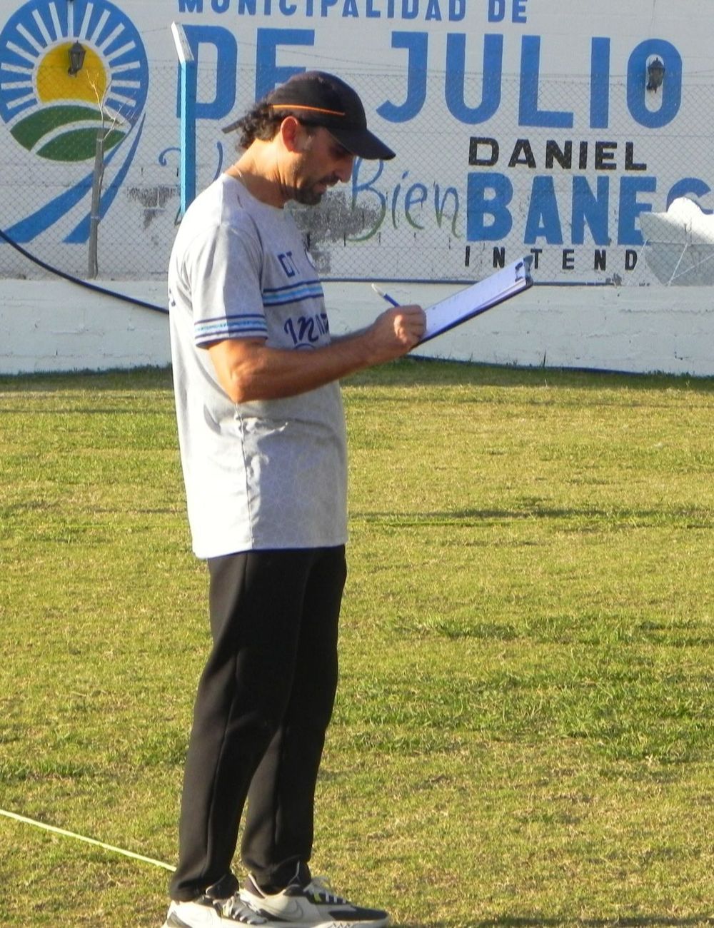 Ogulloso. Biasotti se detuvo en la calidad del grupo humano de 9 de Julio para explicar las razones de ser semifinalistas del Torneo Apertura.