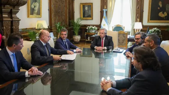 Un raid político llevará a los EEUU a Alberto, Massa y diez gobernadores