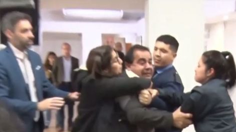 VIDEO: escándalo en Tribunales tras la condena al camionero que causó la muerte de un chico en moto