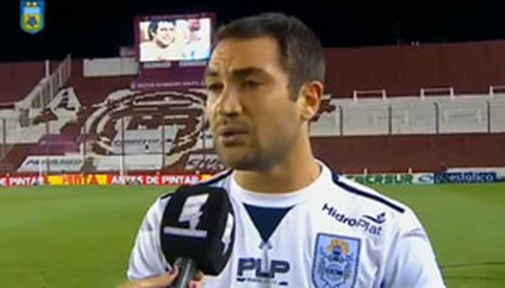 Toda la ironía, toda: mirá cómo un jugador del Lobo atendió a Laverni