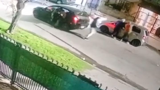 Los agentes estaban de civil y circulaban en un Volkswagen Fox cuando fueron sorprendidos por cuatro hombres armados.&nbsp;