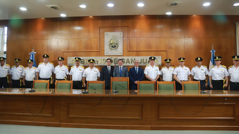 Histórico: Marcelo Orrego entregó sables de mando a la Plana Mayor de la Policía de San Juan