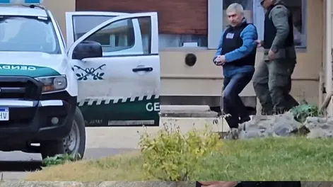 SIN PRIVILEGIO. Lázaro deja su casa.