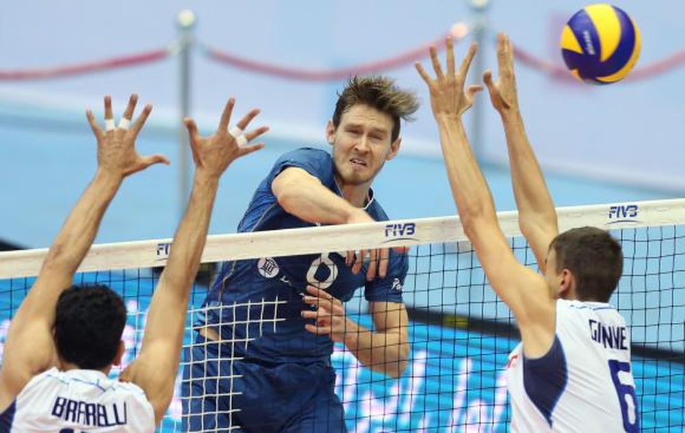 Italia frenó a los de Velasco