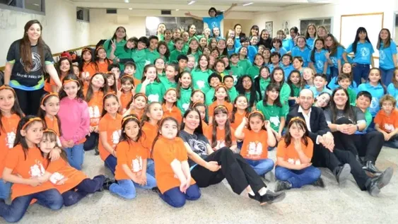 Abrazo coral a viva voz