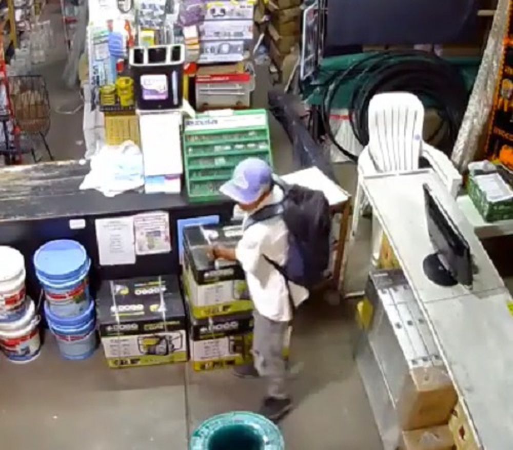 Se hizo pasar por cliente y robó una motobomba de $300 mil en una ferretería de Villa Krause
