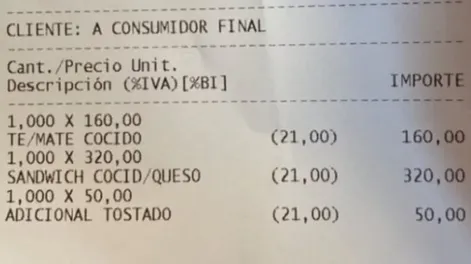 El insólito adicional que le cobraron en un bar