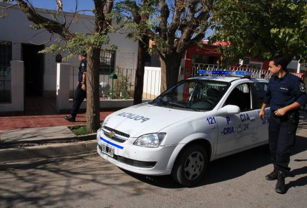 Pareja le hace el ‘cuento’ a una anciana y roba $160.000