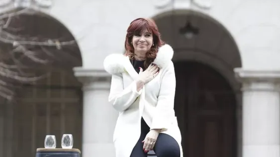 CFK pidió dejar la vacuna y la pandemia “afuera de la grieta”