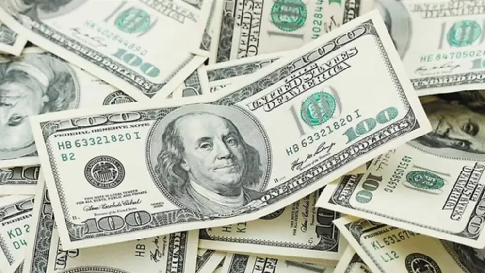 El dólar cayó 2,8%  y se ubicó en $40,76 en el debut de las bandas de flotación