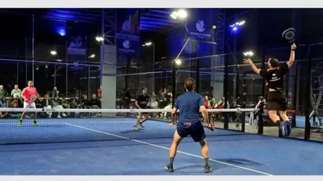 Diario de Cuyo | Profesionales. En el estadio Aldo Cantoni instalarán una cancha de padel con paredes de cristal. En San Juan jugarán las 15 mejores parejas del país.