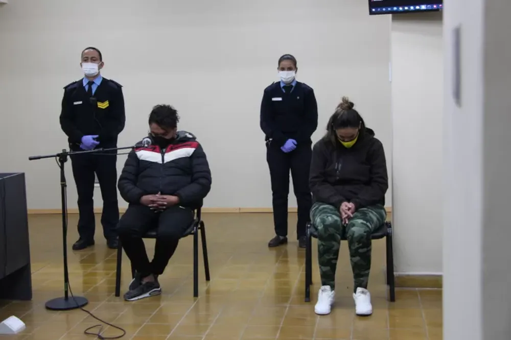 Corrupción de menores y exhibición, entre los delitos que les imputan a la portera y a Tapia