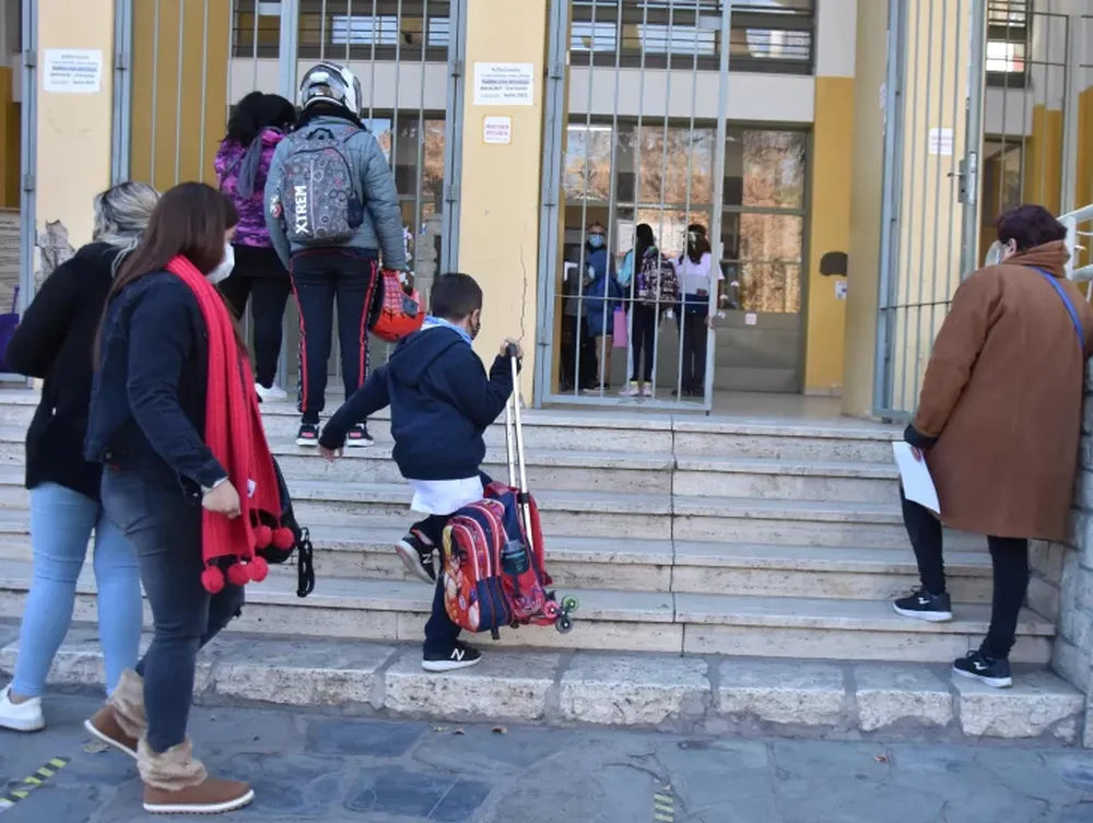 Por el paro de colectivos, Educación justificará la inasistencia de alumnos y docentes