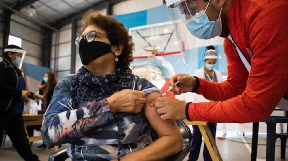 Según Nación, las vacunas contra Covid-19 redujeron entre 6 y 12 veces la mortalidad