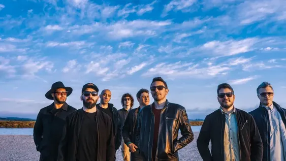 “No nos pesa tocar los hits”