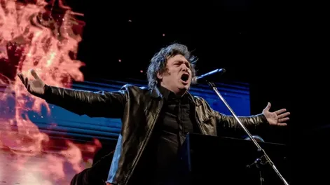 Javier Milei dijo que hará teatro acompañado por sus “rubias voluptuosas”